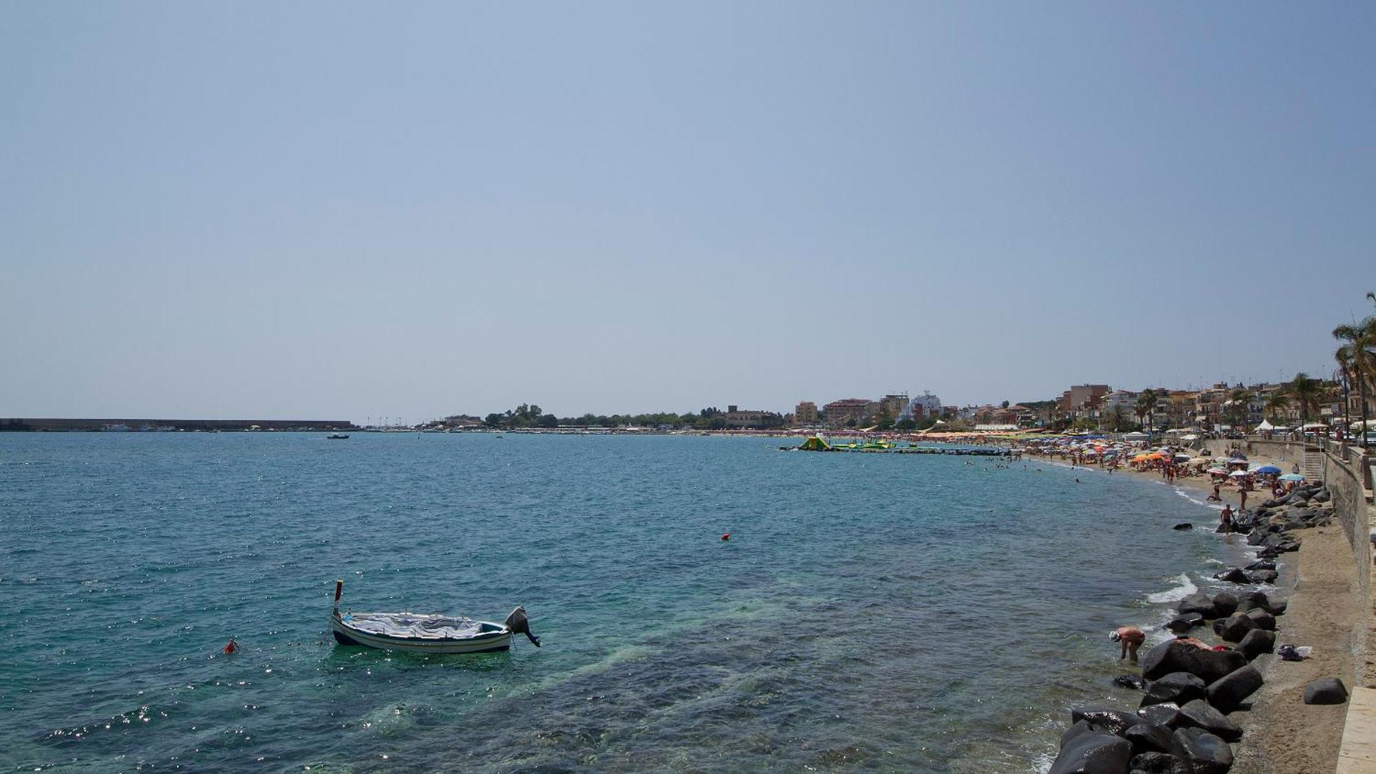 Bluesky Apartment - Third Floor Giardini Naxos Ngoại thất bức ảnh